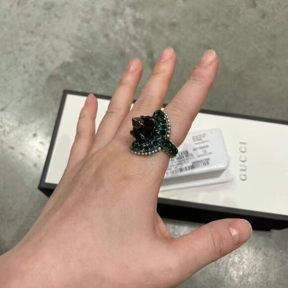 NIB Authentic GUCCI Ring With Stud And Crystals In blue, green - Picture 5 of 8